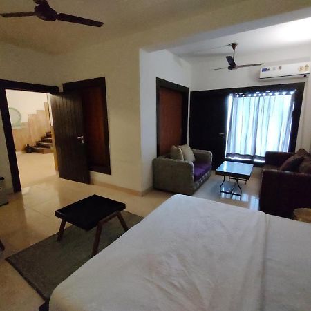Aakritii Hotels 구르가온 외부 사진
