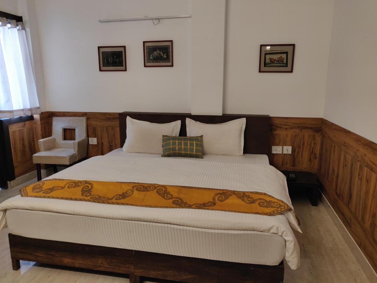 Aakritii Hotels 구르가온 외부 사진