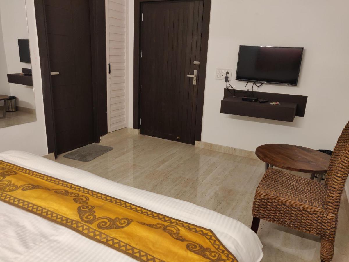 Aakritii Hotels 구르가온 외부 사진