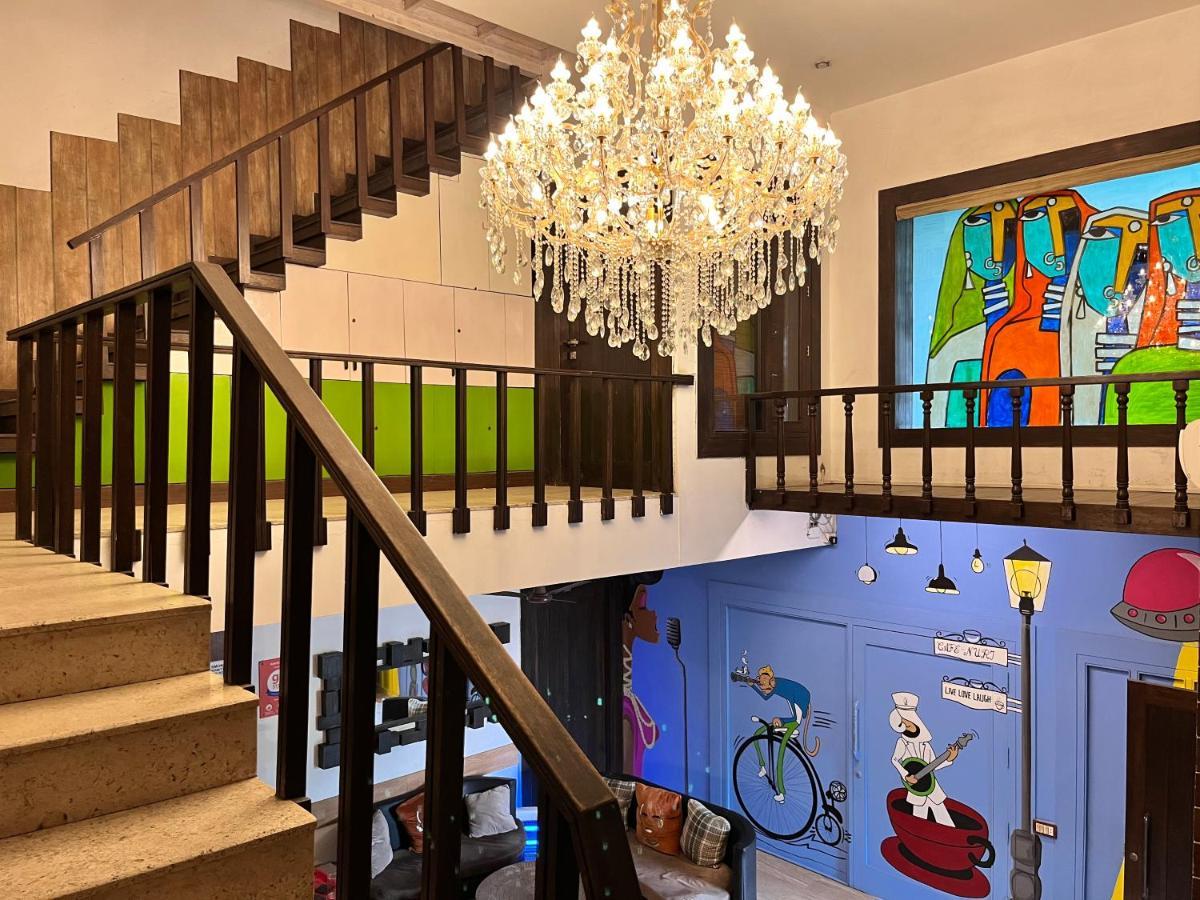 Aakritii Hotels 구르가온 외부 사진