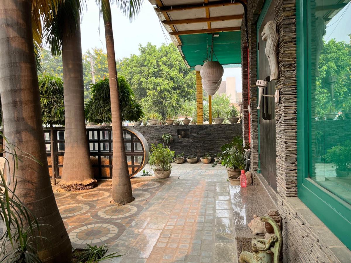 Aakritii Hotels 구르가온 외부 사진