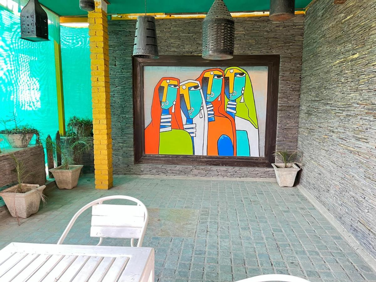 Aakritii Hotels 구르가온 외부 사진