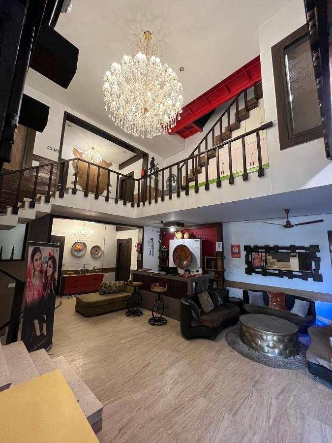 Aakritii Hotels 구르가온 외부 사진