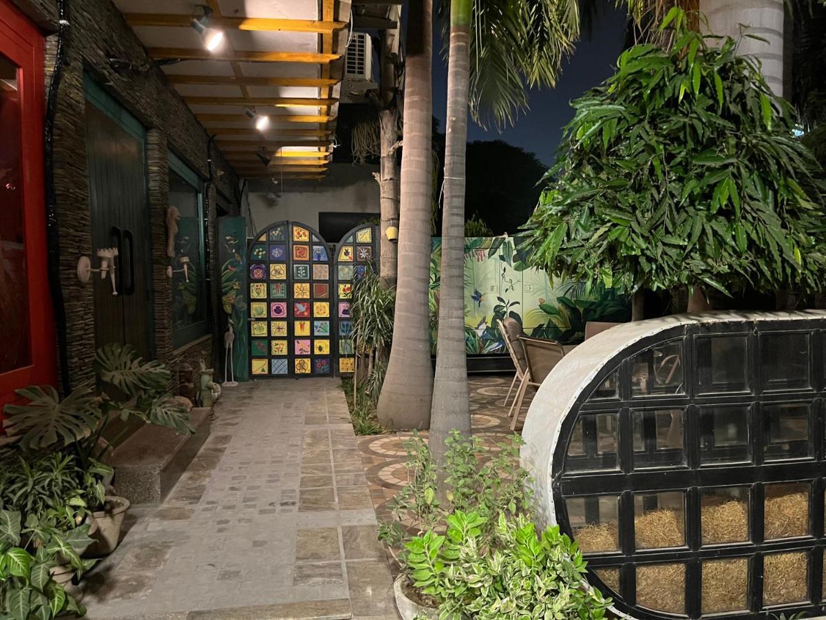 Aakritii Hotels 구르가온 외부 사진