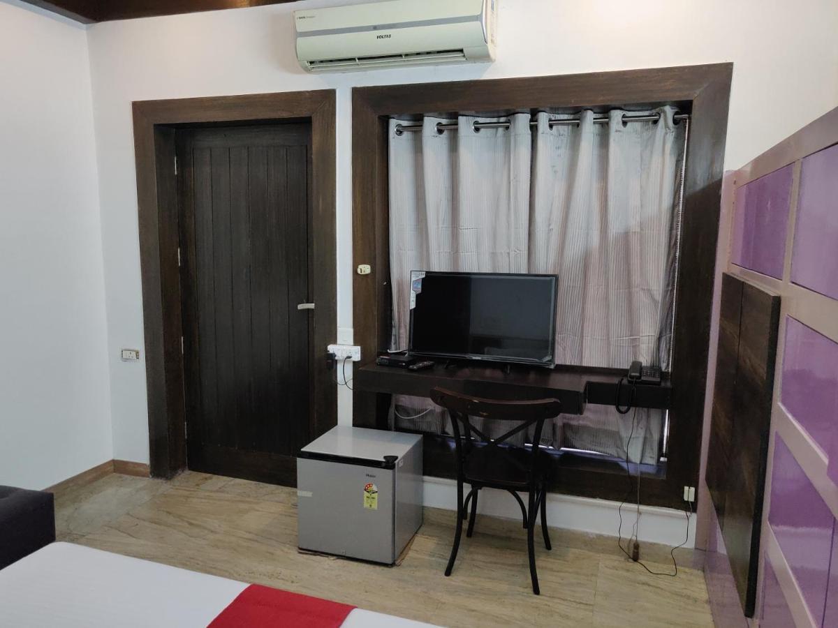 Aakritii Hotels 구르가온 외부 사진