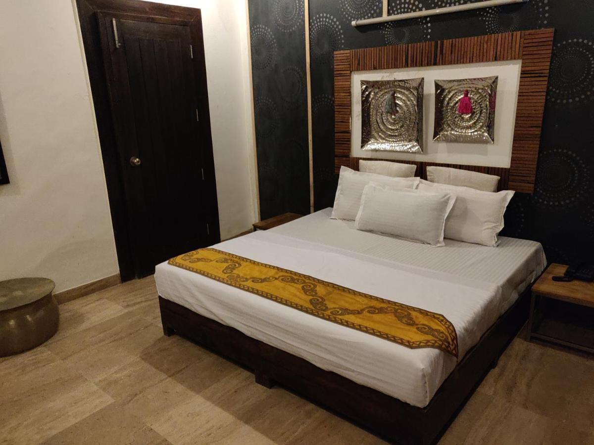 Aakritii Hotels 구르가온 외부 사진