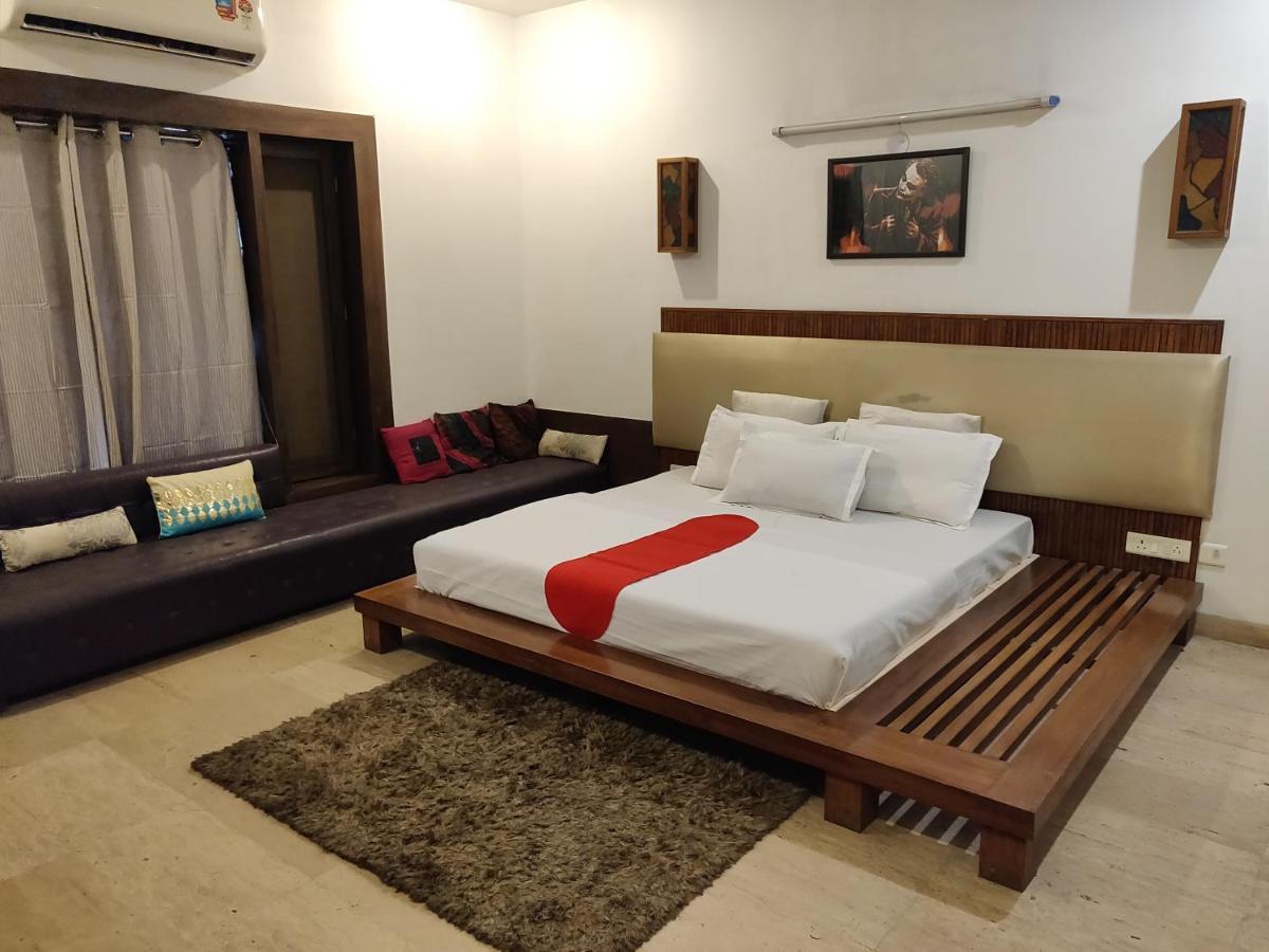 Aakritii Hotels 구르가온 외부 사진